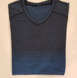 Lululemon Metal Vent Tech Short Sleeve V-Neck T-Shirt Large L Blue Red Gradient